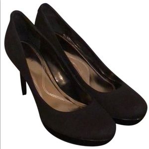 Tahari Pumps